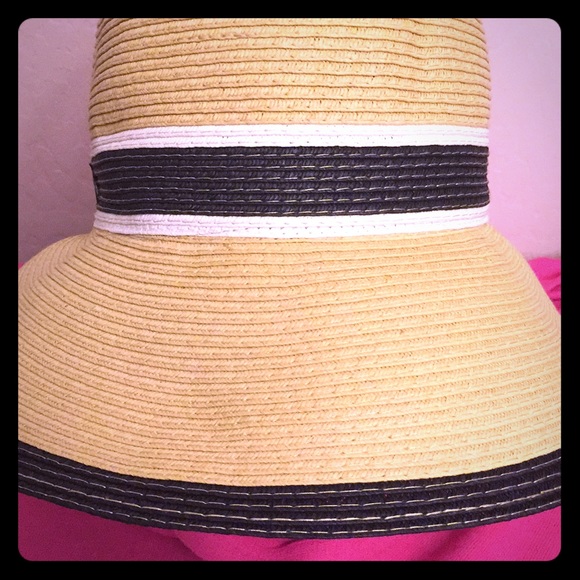 ONLY 1! Calvin Klein Straw Sun Hat - Picture 2 of 13